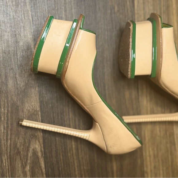 3/$30 Pollini Women's Green and Tan Peep Toe Heels - Picture 10 of 13